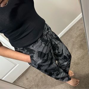 The Limited leopard print black pull on pants small